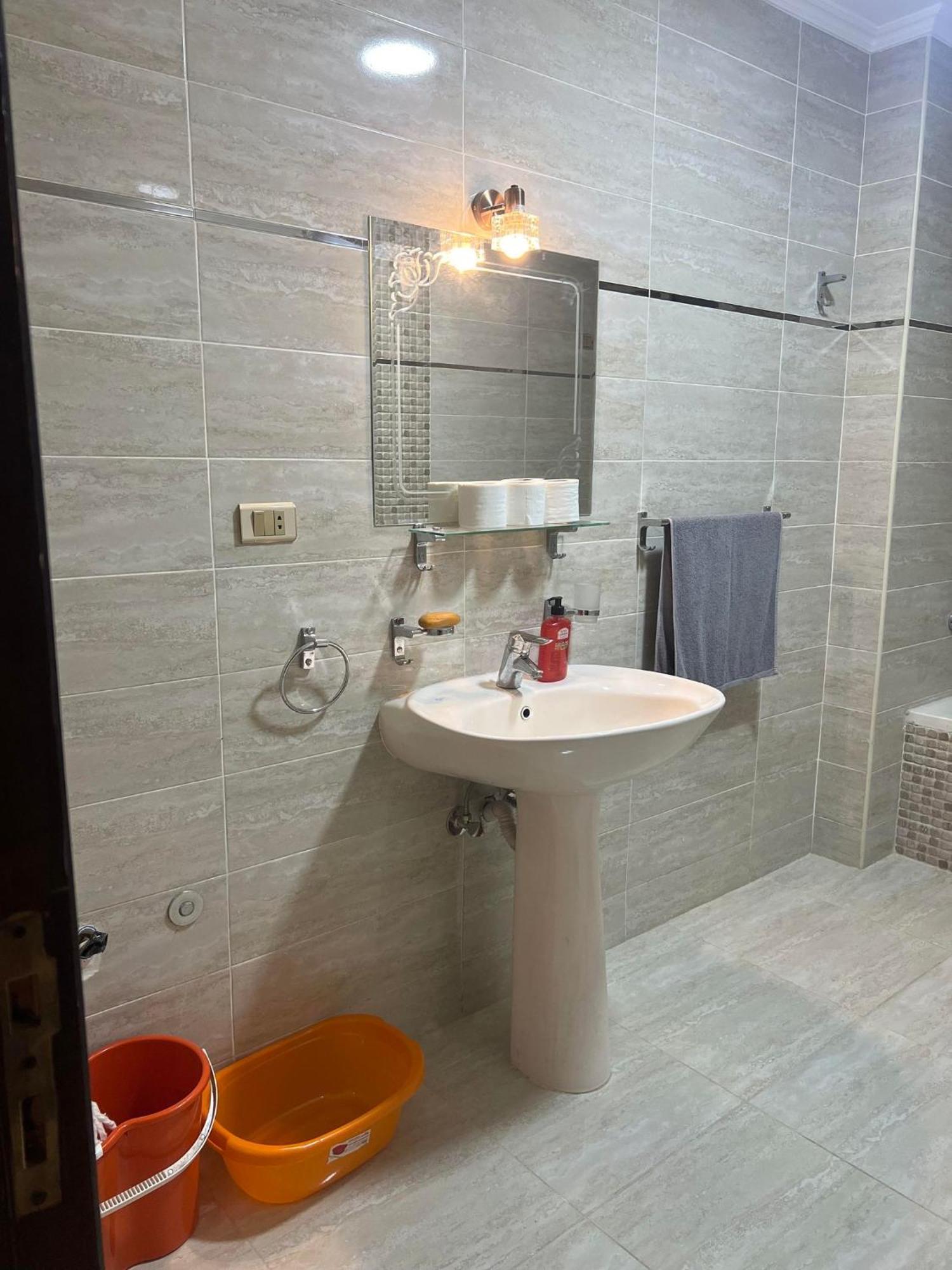 Comfy Luxurious Apartments In Central Location In Mansheyet El Bakry East カイロ エクステリア 写真