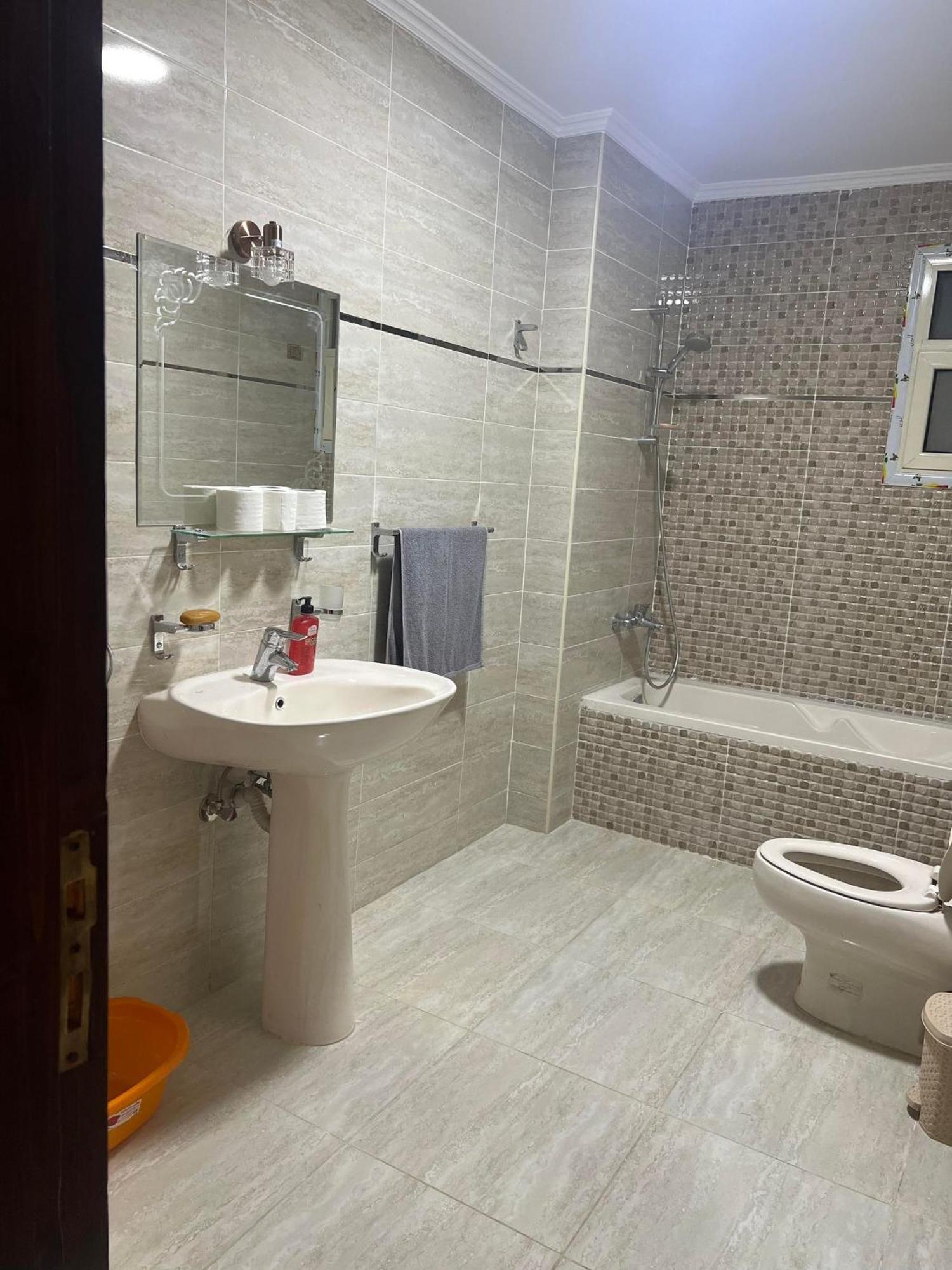Comfy Luxurious Apartments In Central Location In Mansheyet El Bakry East カイロ エクステリア 写真