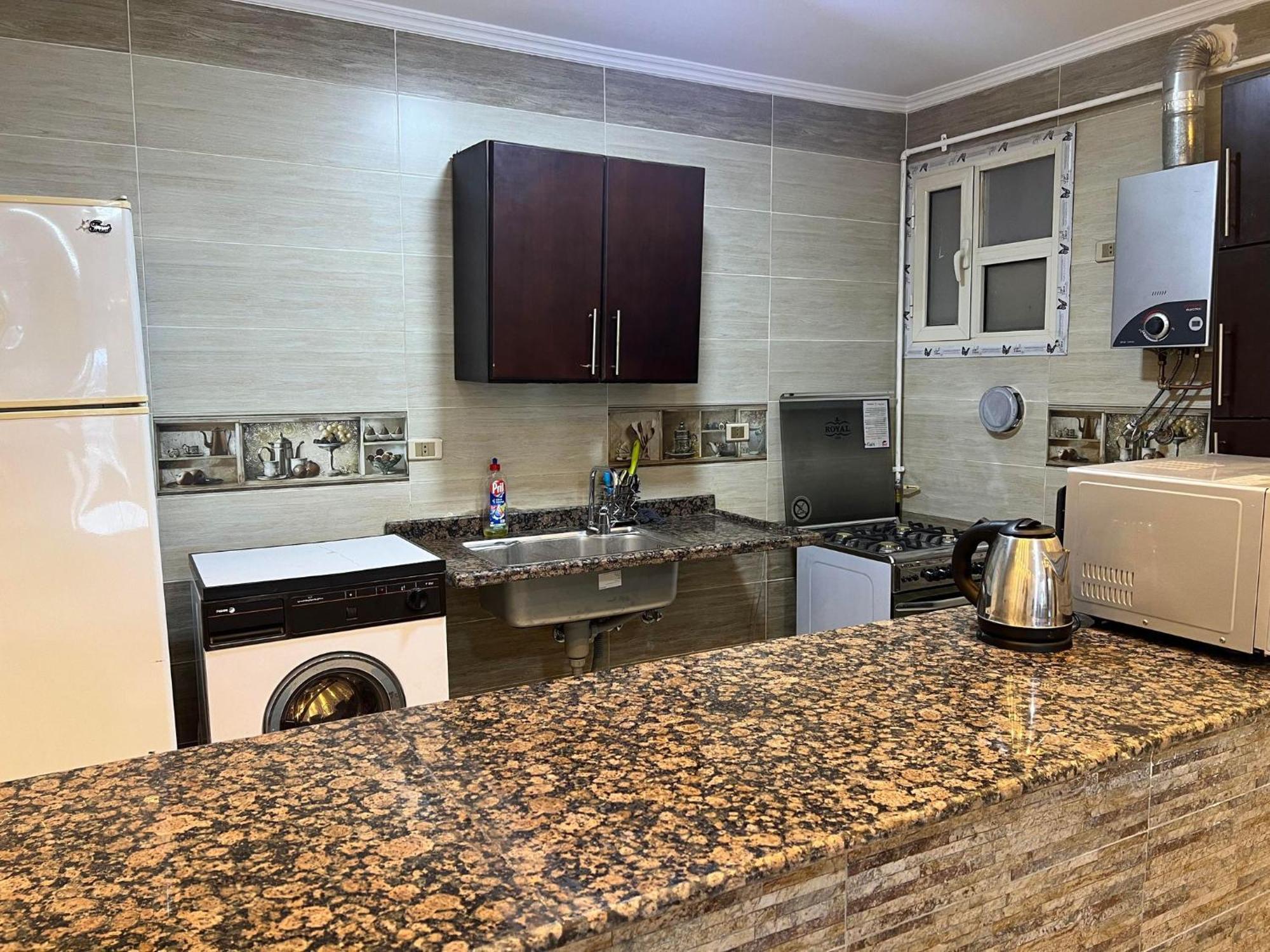 Comfy Luxurious Apartments In Central Location In Mansheyet El Bakry East カイロ エクステリア 写真