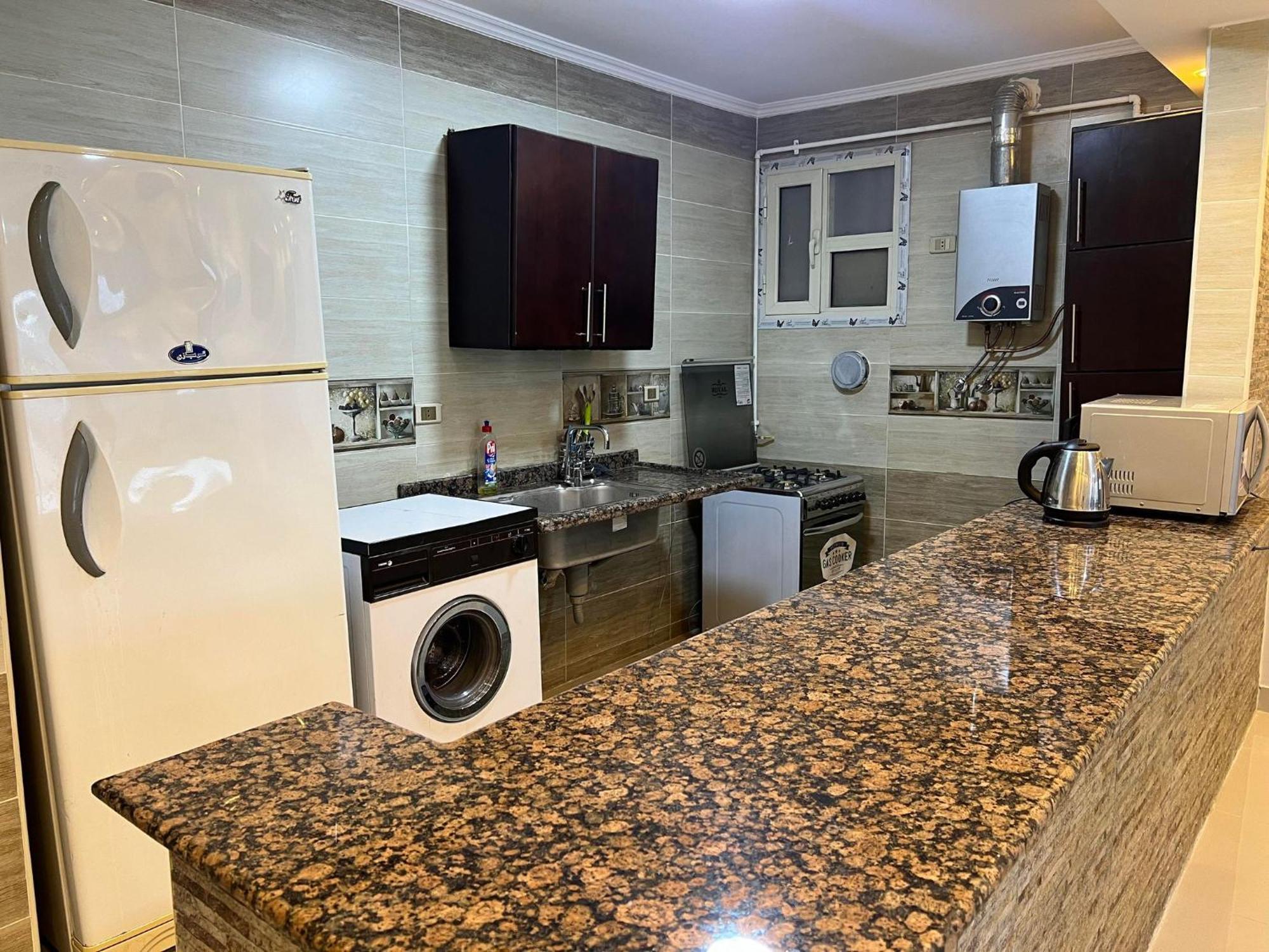Comfy Luxurious Apartments In Central Location In Mansheyet El Bakry East カイロ エクステリア 写真